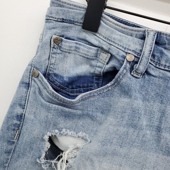 Torrid Womens 24XT Grunge Ripped Denim Shorts Light Wash Distressed Bermuda - Picture 9 of 16